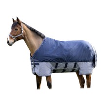 COPERTA DA PADDOCK TYREX 600 D 300 GR. CON PANCERA BLU GRIGIO COPERTA DA PADDOCK TYREX 600 D 300 GR. CON PANCERA BLU GRIGIO